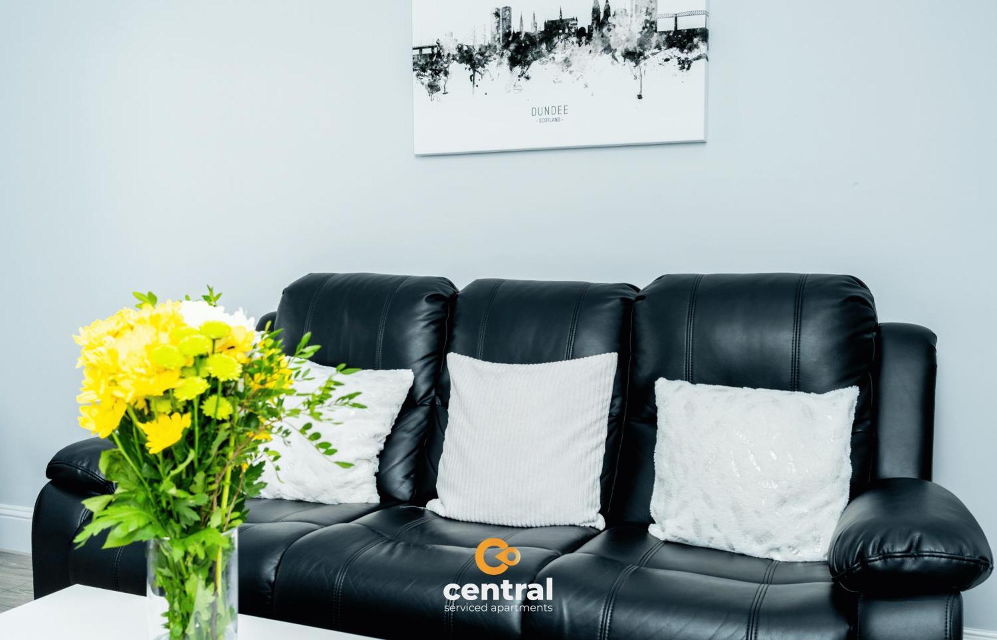 Central Serviced Apartments: Cozy 2-Bedroom with City Access Dundee Exterior photo
